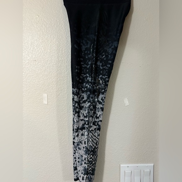 Ultracor Premium performance leggings. Digitally printed “sequined lace” design - Picture 3 of 16